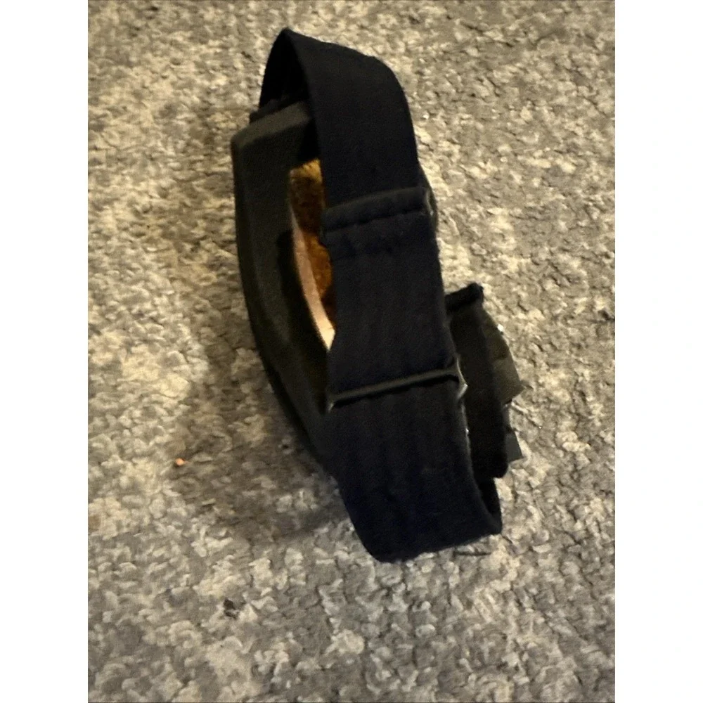 Oakley  Ski/Snowboard Goggles Amber Lens Black White Head strap